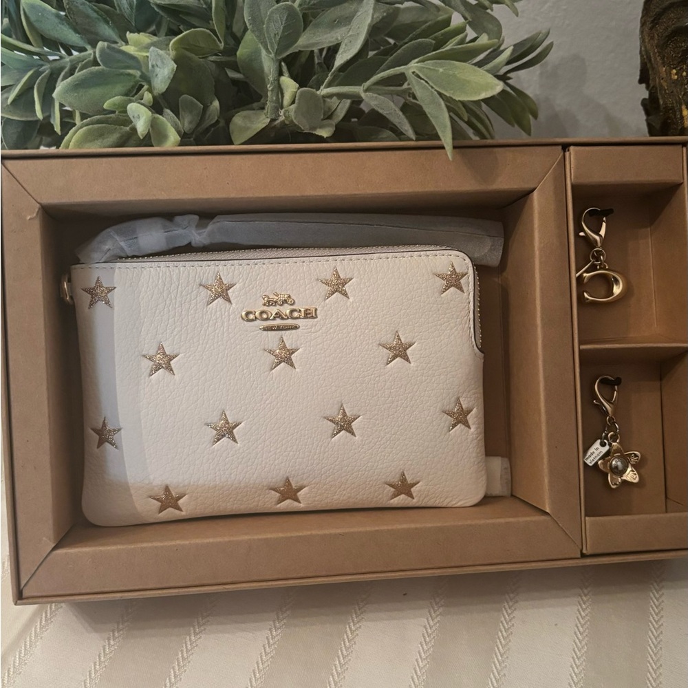 Authentic COACH Leather glitter stars wristlet and 2 charms set in box 🎁 - Picture 5 of 12